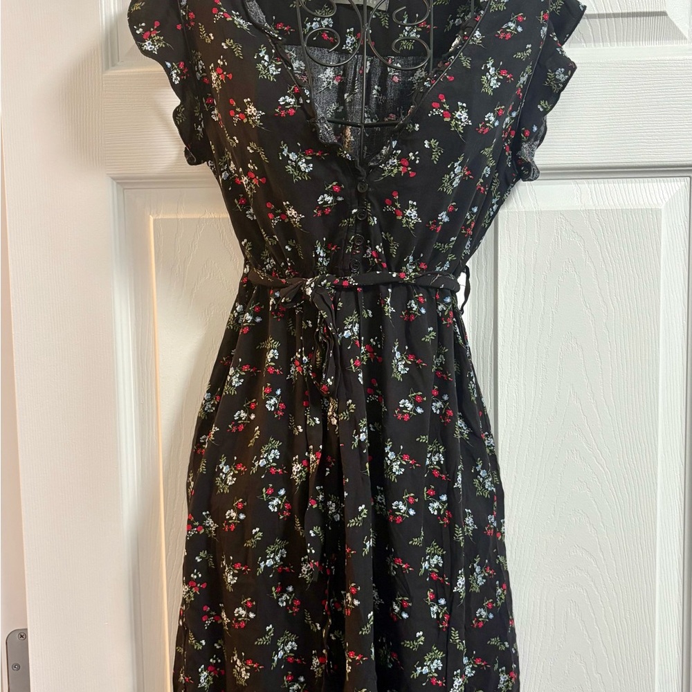 Suzy Shier Black Floral Mini Dress